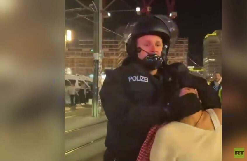 ألمانيا.. الشرطة المحلية تعتقل فتاة بعنف خلال مسيرة تضامنية مع نشطاء "أسطول الصمود"