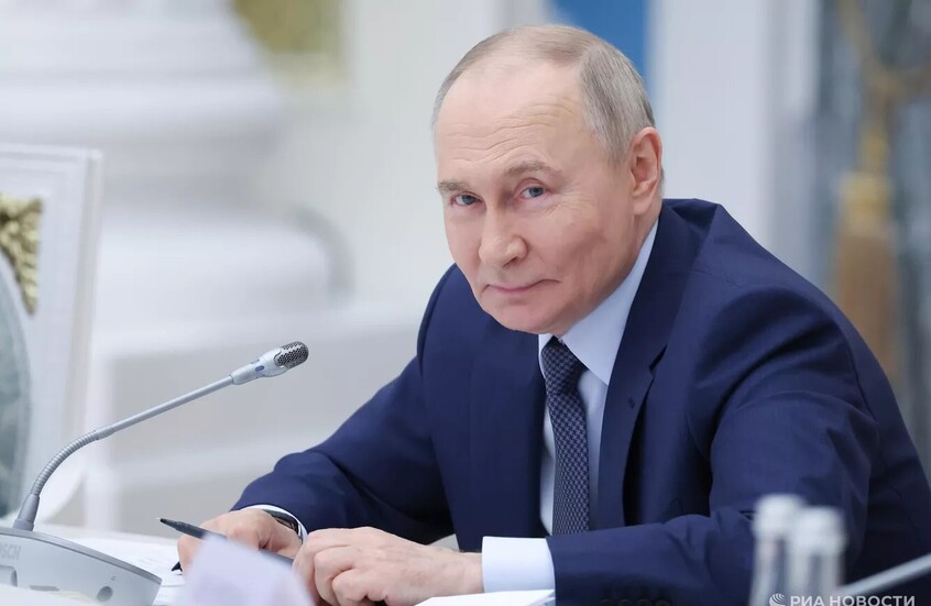 بوتين يهنئ المعلمين ويكرم المشاركين منهم في تدريس جنود العملية العسكرية