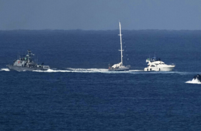 نشطاء سفينة "عمر المختار" الليبية يرفضون التوقيع على تعهد بالترحيل الطوعي: لا اعتراف بـ "إسرائيل"