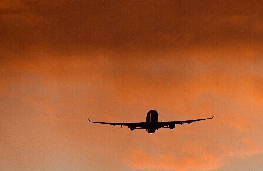 على خطى رونالد ريغان.. عمدة نيس يريد تبديل مراقبي الملاحة الجوية في المطار بعسكريين