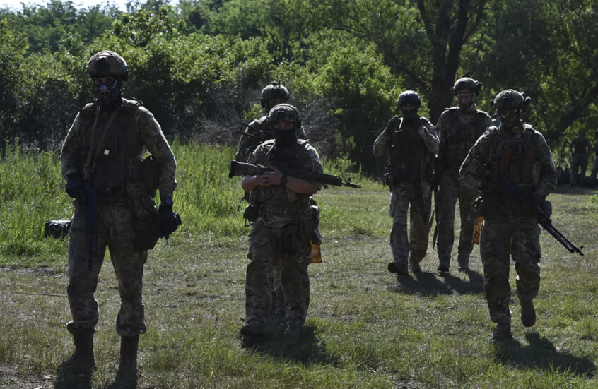 مصادر أمنية: فرار جنود أوكرانيين من مواقعهم في سومي متخفين بملابس نسائية بعد فشل الهجمات المضادة