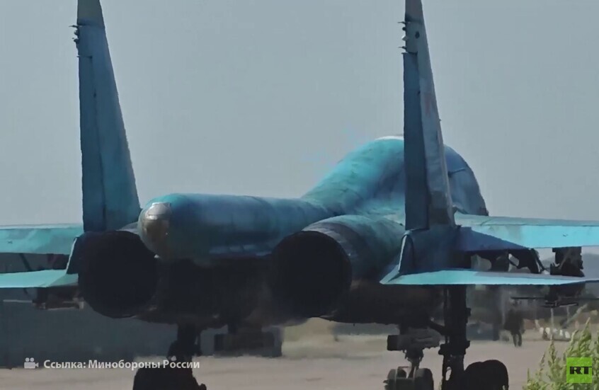 مقاتلة "سو-34" روسية تستهدف مواقع لقوات أوكرانية على الجبهة