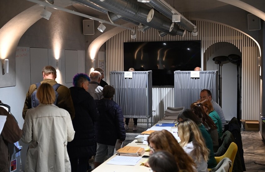 استطلاع: حركة المعارضة "آنو" تتصدر الانتخابات البرلمانية التشيكية