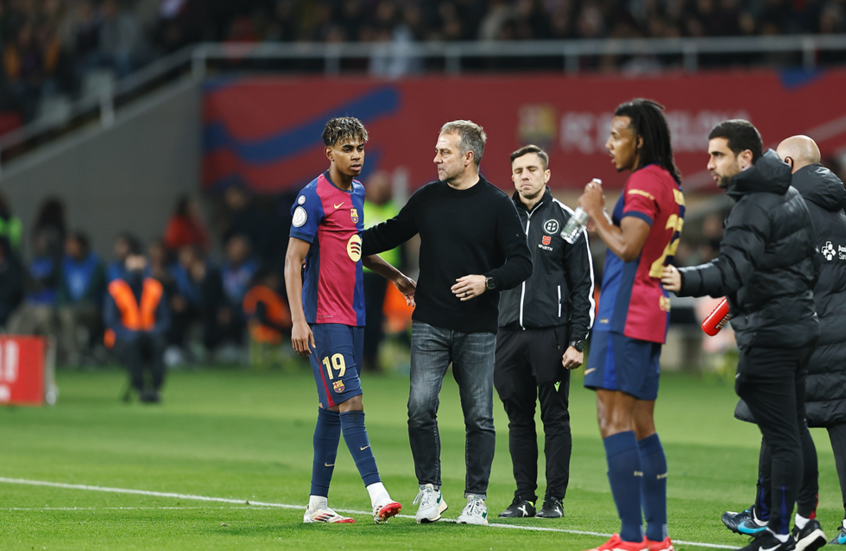 فليك يعيد التأكيد: تصريحاتي لحماية لامين جمال كانت ضرورية ولا أشعر بأي ندم