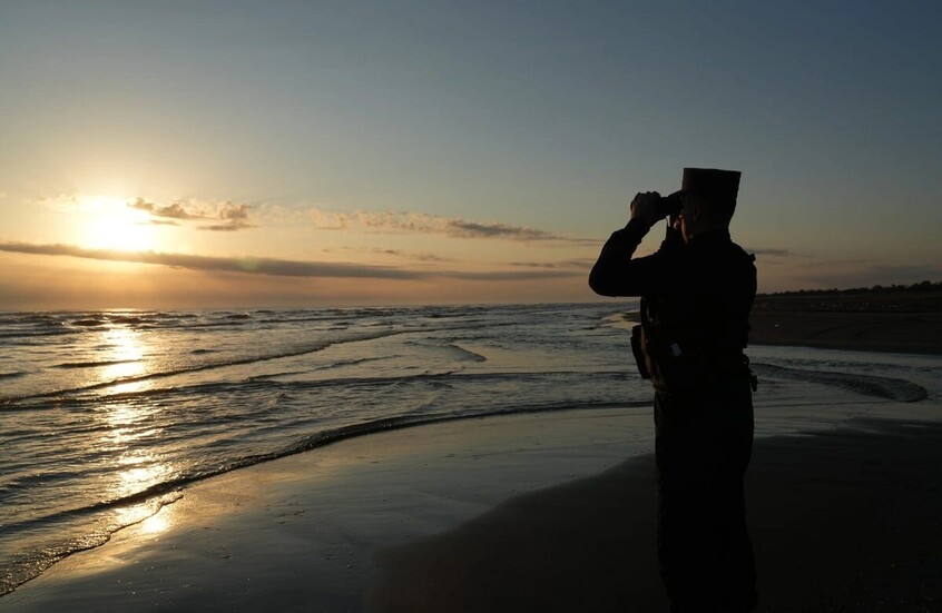 حرس الحدود الأذربيجاني يحبط محاولة تهريب كمية من المخدرات عبر بحر قزوين