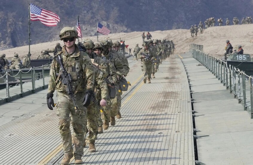 مذكرة للجيش الأمريكي: نظام الاتصالات "أندوريل" و"بالانتير" في ساحة المعركة يشكلان "خطرا كبيرا"