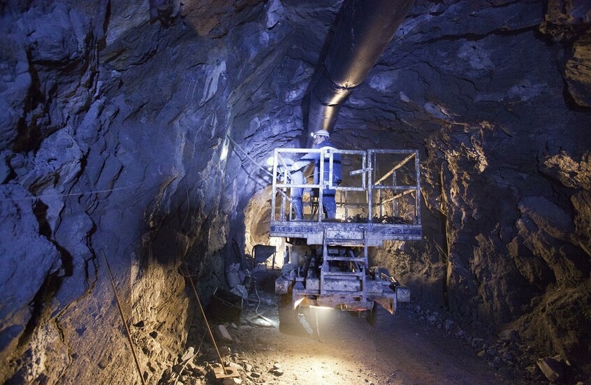 إجلاء 151 شخصا من منجم في مقاطعة كيميروفو الروسية بسبب انهيار صخري