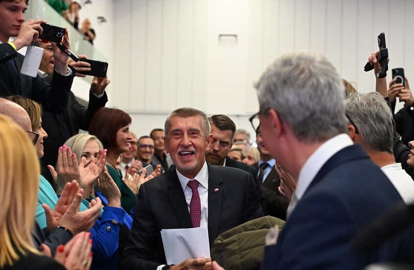 "بوليتيكو": التشيك قد تصبح "الصداع الجديد" للاتحاد الأوروبي بعد هنغاريا وسلوفاكيا