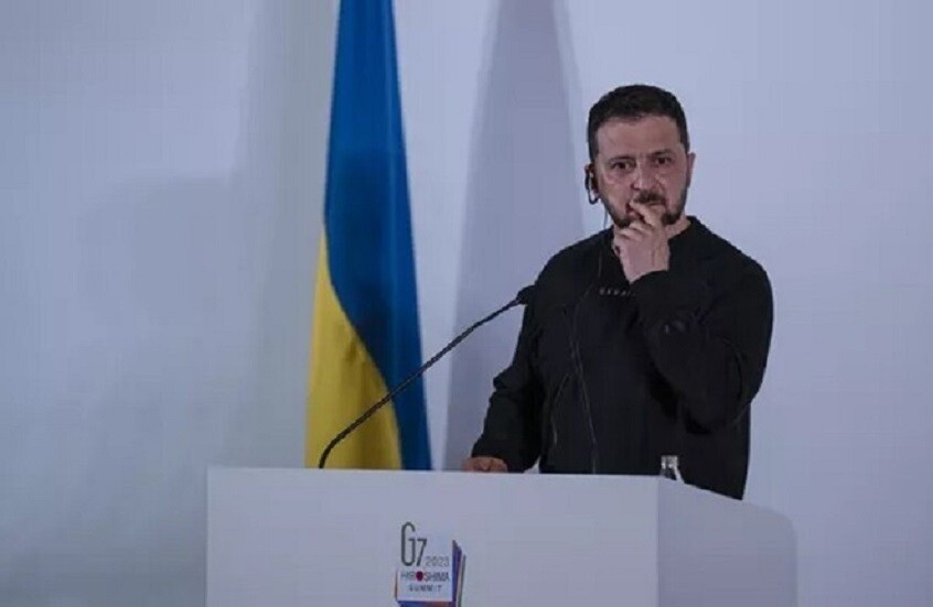 قناة تتحدث عن هستيريا انتابت زيلينسكي بعد الضربات الروسية الأخيرة على أوكرانيا