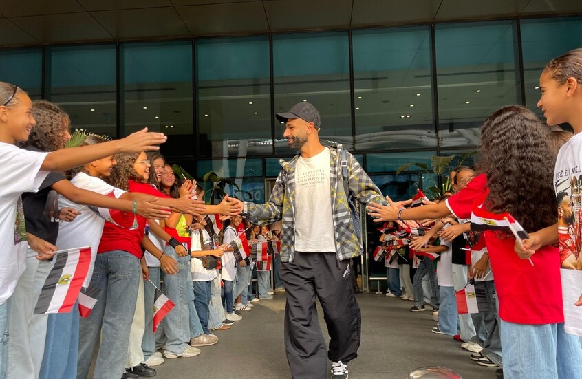 استقبال حافل لمحمد صلاح بمطار القاهرة الدولي