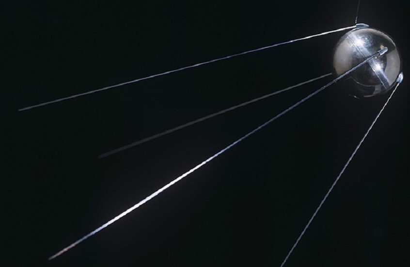 "سبوتنيك-1".. الشرارة التي أطلقت سباق الفضاء قبل 68 عاما (فيديو)