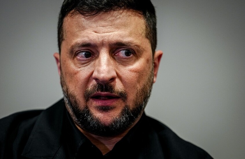 "بوليتيكو": زيلينسكي يريد الترشح لرئاسة أوكرانيا وبدأ في ترهيب خصومه