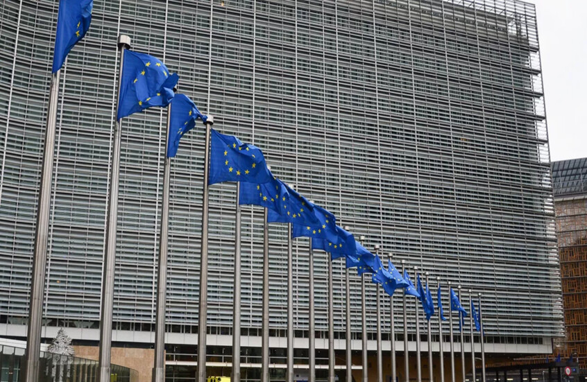 بوليتيكو: تصويتات حجب الثقة عن قيادات الاتحاد الأوروبي قد تتحول إلى روتين سياسي