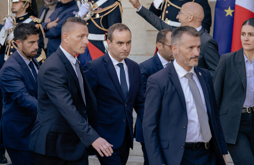 قصر الإليزيه: رئيس الوزراء الفرنسي الجديد لوكورنو يقدم استقالته وماكرون يقبلها