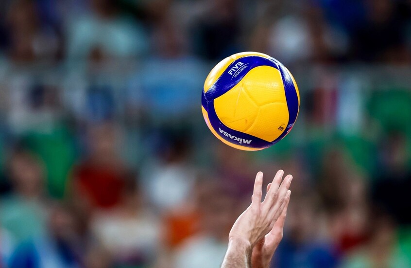 "مشهد صادم" في كرة الطائرة التايلاندية للرجال يجذب ملايين المشاهدات (فيديو)