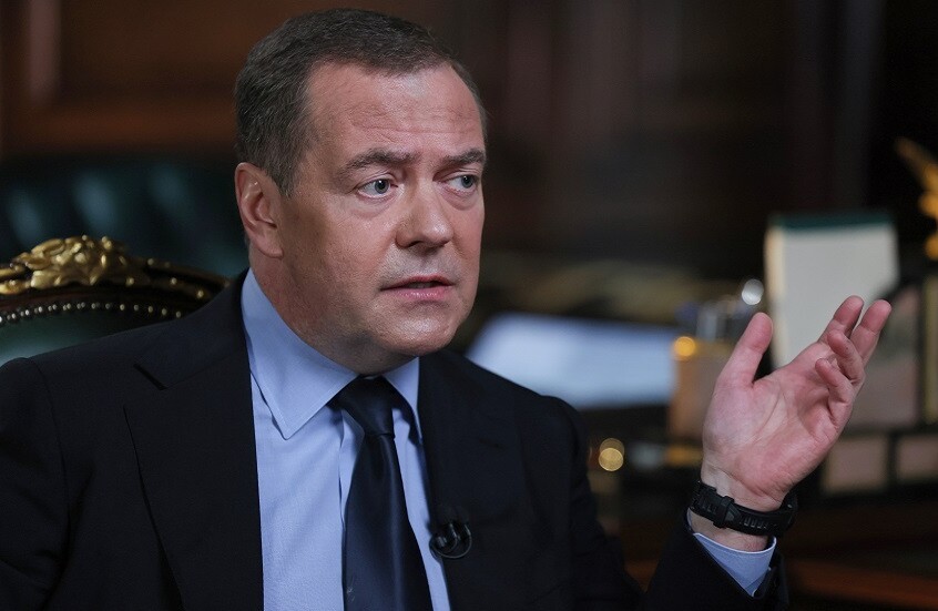 مدفيديف يحدد 5 فرضيات لـ"وباء المسيرات" في سماء أوروبا