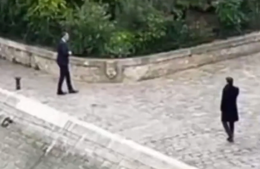 سابع رئيس حكومة يستقيل في عهده.. ماكرون يتجول حائرا