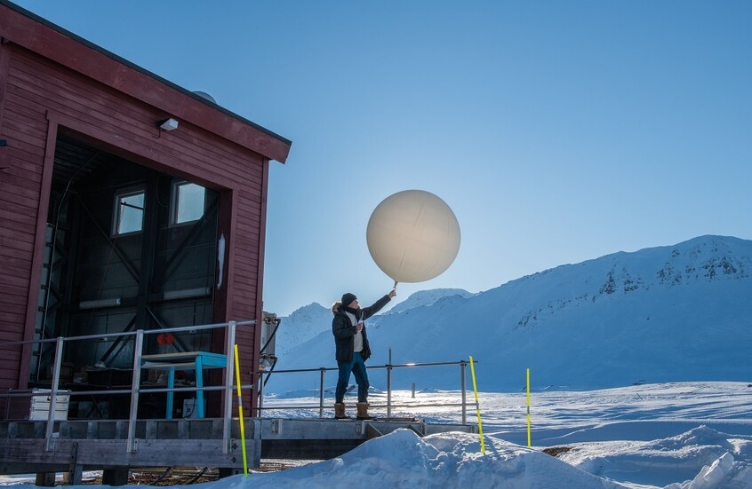 اعتقال 6 أشخاص للاشتباه في تهريب سجائر عبر "بالونات الطقس" في ليتوانيا