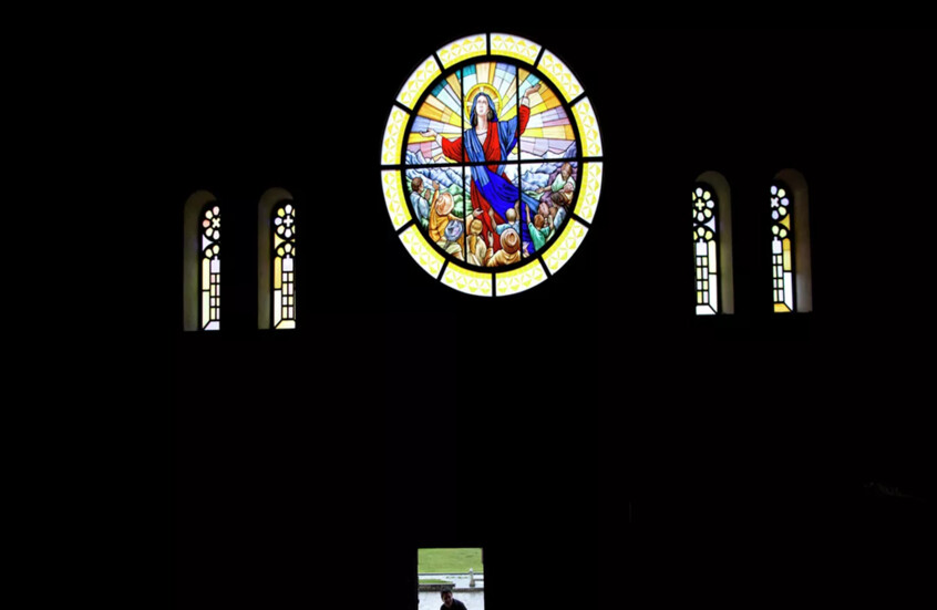 بيرو.. أسقف يقدم استقالته بعد اتهامه بوجود 17 عشيقة له