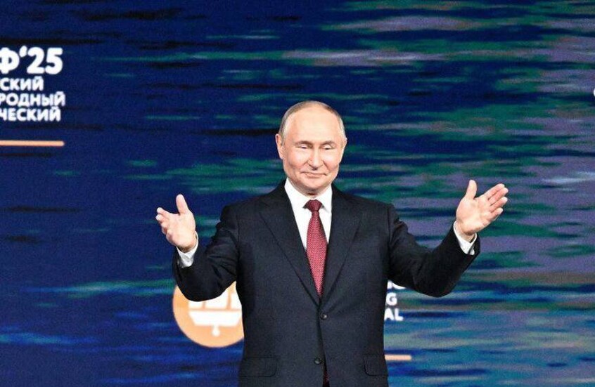 بوتين يلتقي البطريرك كيريل ويهنئه بعيد ميلاده (فيديو) بوتين يلتقي البطريرك كيريل ويهنئه بعيد ميلاده (فيديو)