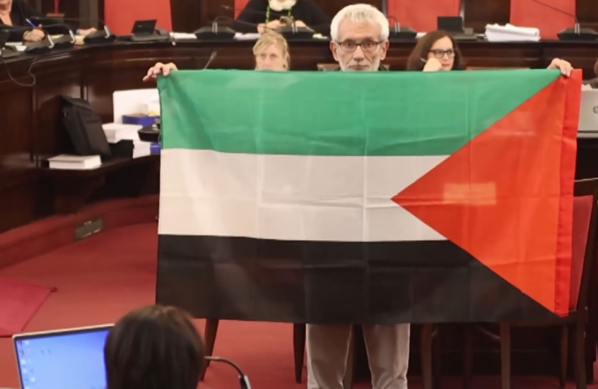 إيطاليا.. احتجاجات داخل قاعة مجلس مدينة ميلانو بعد فشل إنهاء التوأمة مع تل أبيب