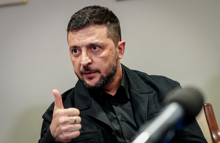 زيلينسكي يصف أعضاء حزبه بـ"المعتوهين المدمرين"