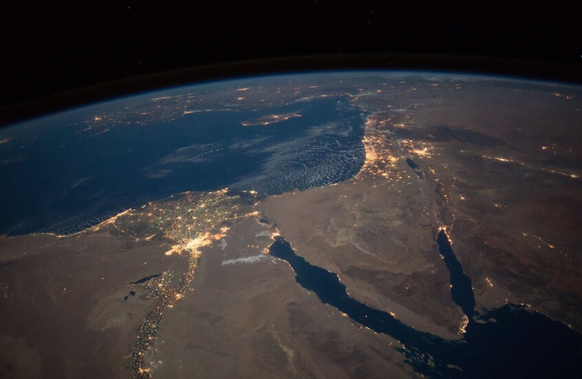 "ممنوع مرور الوفد الإسرائيلي فوق سيناء".. صورة متداولة تثير جدلا واسعا