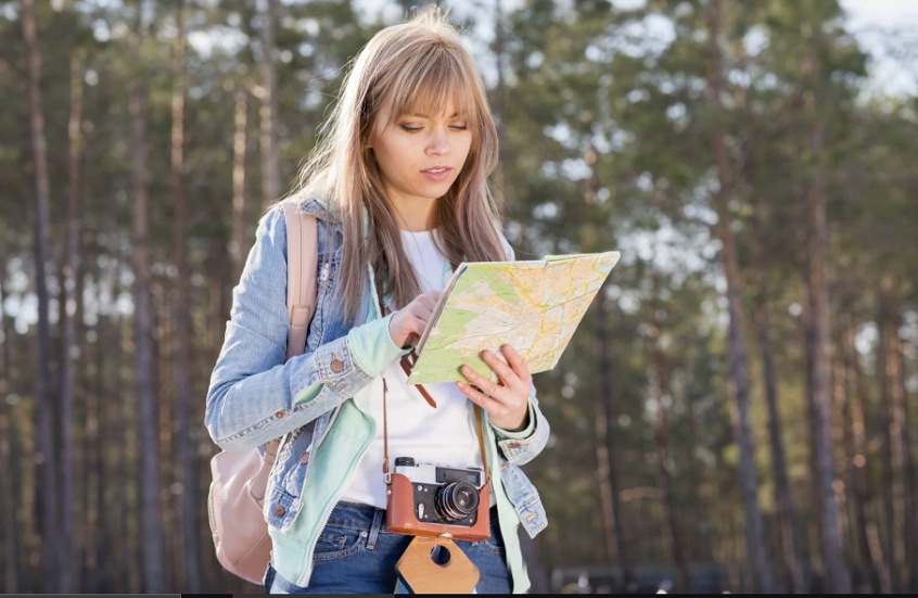 خبراء يحذرون من مخاطر الاعتماد على الذكاء الاصطناعي في تخطيط الرحلات السياحية