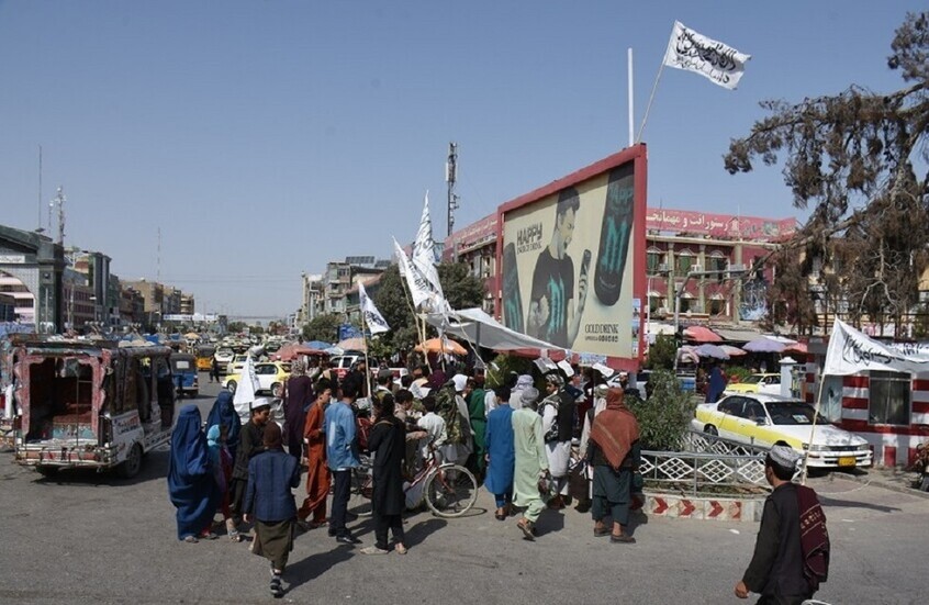 تقييد الوصول إلى تطبيقات إنستغرام وفيسبوك وسناب شات في أفغانستان