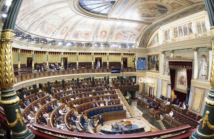 البرلمان الإسباني يصادق بالأغلبية على قانون يمنع تجارة الأسلحة بين مدريد وتل أبيب