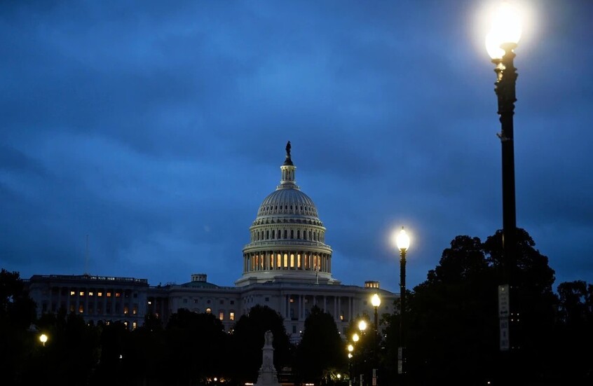 قانون "شيف - كين" يسحب البساط من تحت ترامب ويقيّد صلاحياته في مسائل الحرب