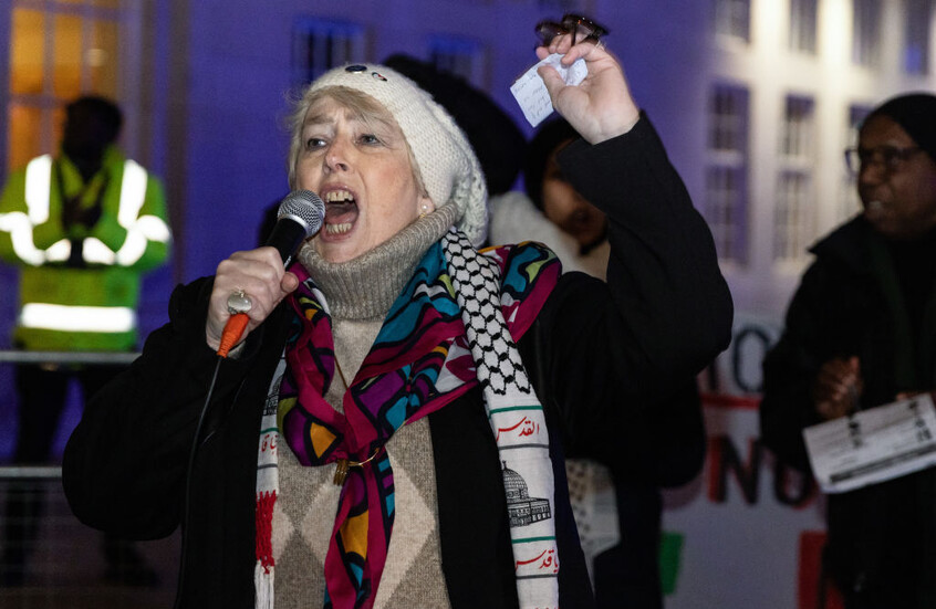 صحفية بريطانية: أفضّل قضاء شهرين في سجن "طالبان" على يومين في سجون إسرائيل (فيديو)