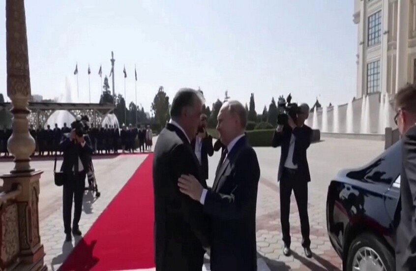 زيارة الدولة إلى طاجكستان تبدأ من قصر الأمة.. بوتين يلتقي رحمون ويشارك في قمتين (فيديو)