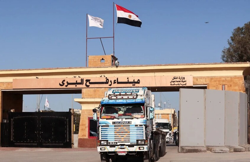 مصر ترسل مساعدات إلى غزة بعد اتفاق وقف إطلاق النار