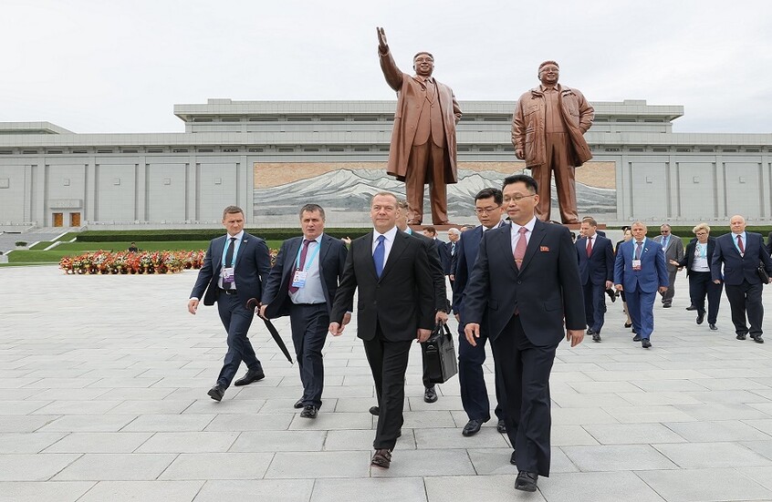 مدفيديف: التاريخ سيخلد مؤازرة الجنود الكوريين الشماليين لروسيا