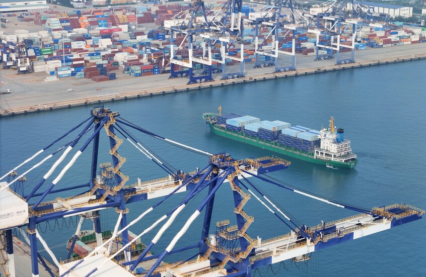 الصين ترد بفرض رسوم على السفن الأمريكية