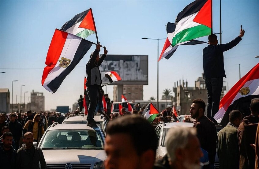 رفع علم مصر وصور السيسي في غزة (فيديو)