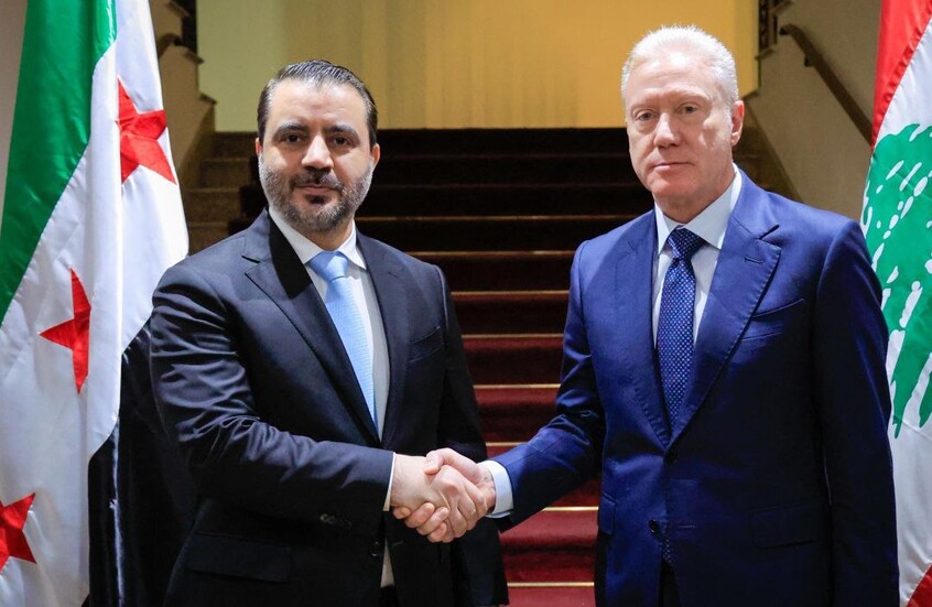 وزير خارجية لبنان يتعرض لموقف محرج خلال استقباله نظيره السوري.. ما علاقة عراقجي؟ (فيديو)