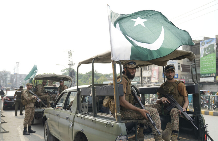 القوات الباكستانية تعلن القضاء على 30 مسلحا إثر نصب كمين أسفر عن مقتل11 جنديا