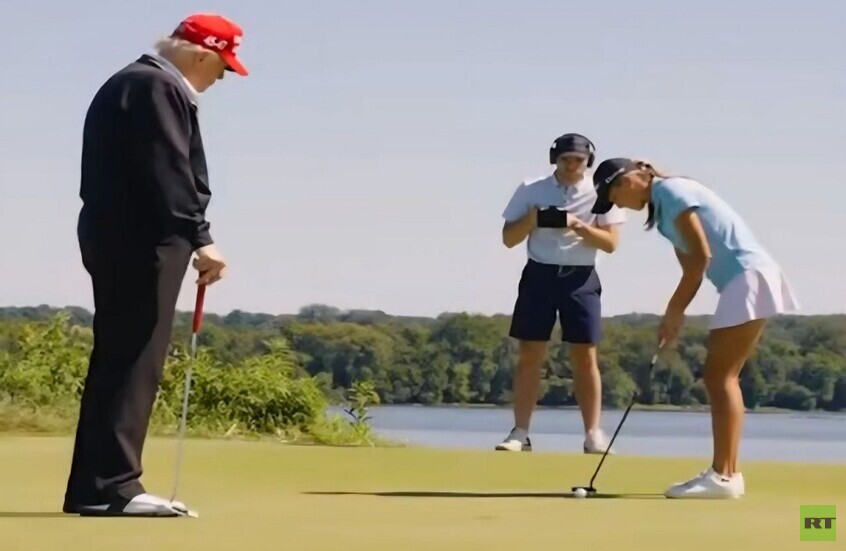 الحفيدة الكبرى كاي مع جدّها ترامب في ملعب الغولف على وقع أغنية باللغة الروسية (فيديو)