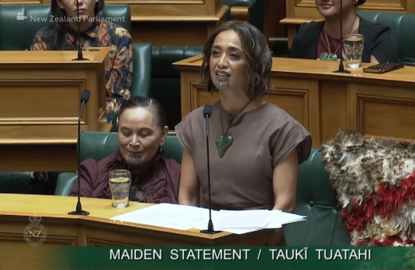 "الهاكا" توقف أعمال البرلمان النيوزيلندي أثناء خطاب النائبة الماورية الجديدة