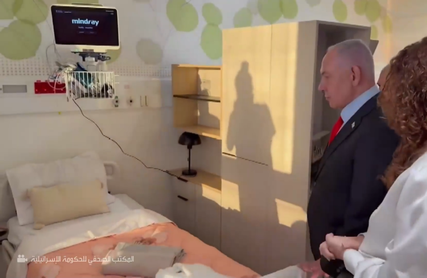 نتنياهو يزور مركز شيبا الطبي ويتفقد ترتيبات استقبال الأسرى