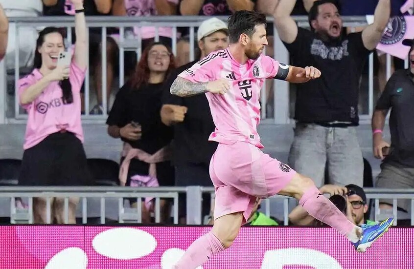 ميسي يصنع التاريخ بثنائية مذهلة ويقود إنتر ميامي لاكتساح أتلانتا يونايتد (فيديو)