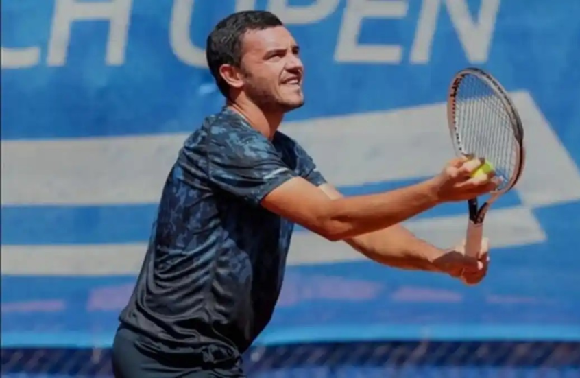 بسبب قبلة.. لاعب تنس يعاقب بالإيقاف لمدة 4 أعوام