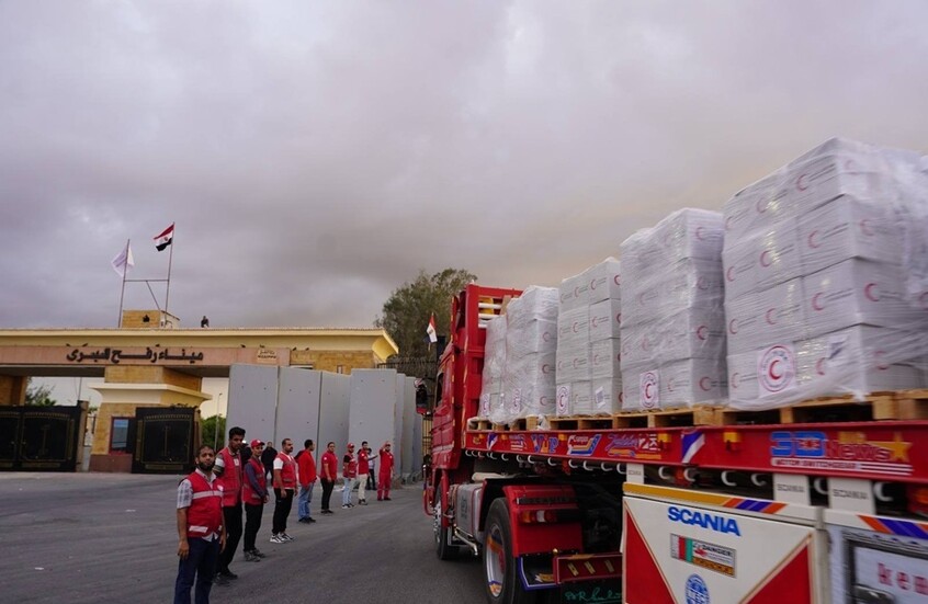 مراسل RT: بدء دخول المساعدات الإنسانية إلى قطاع غزة (صور)
