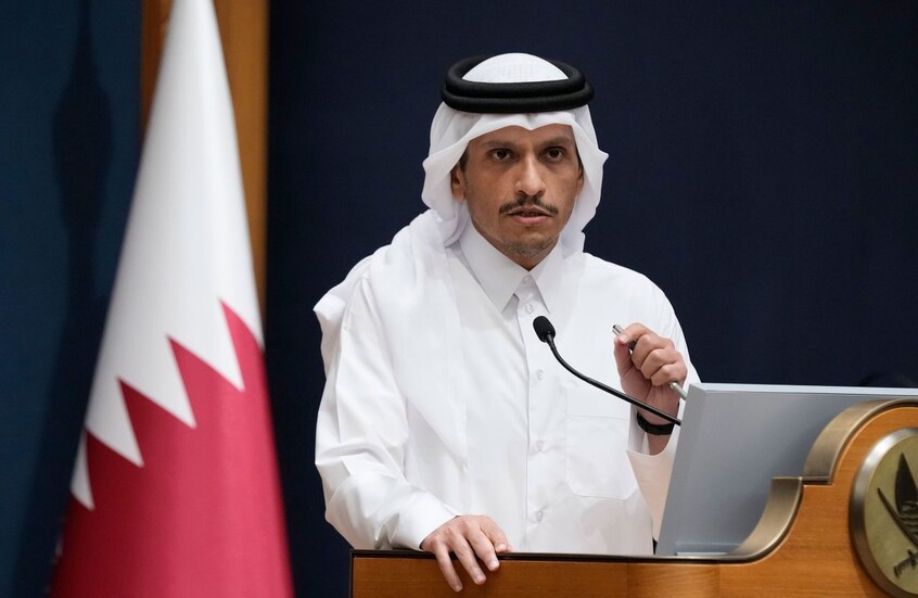 رئيس الوزراء القطري يستقبل السفير المصري بعد حادث مقتل منتسبي الديوان الأميري