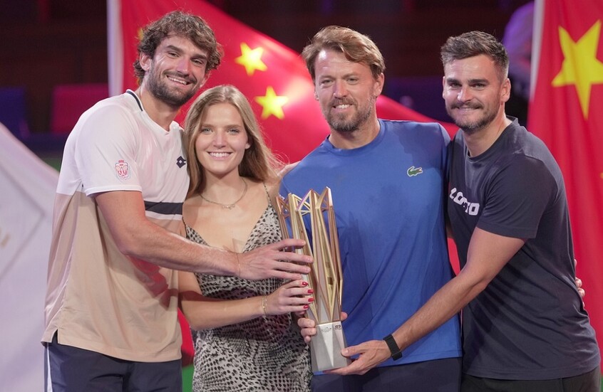 مفاجأة.. لاعب مغمور يفوز ببطولة شانغهاي "للماسترز" على حسساب ابن عمه (فيديو)