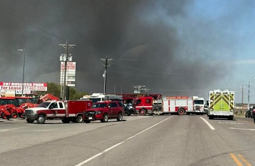 تحطم طائرة قرب مطار هيكس في ولاية تكساس الأمريكية (فيديوهات)