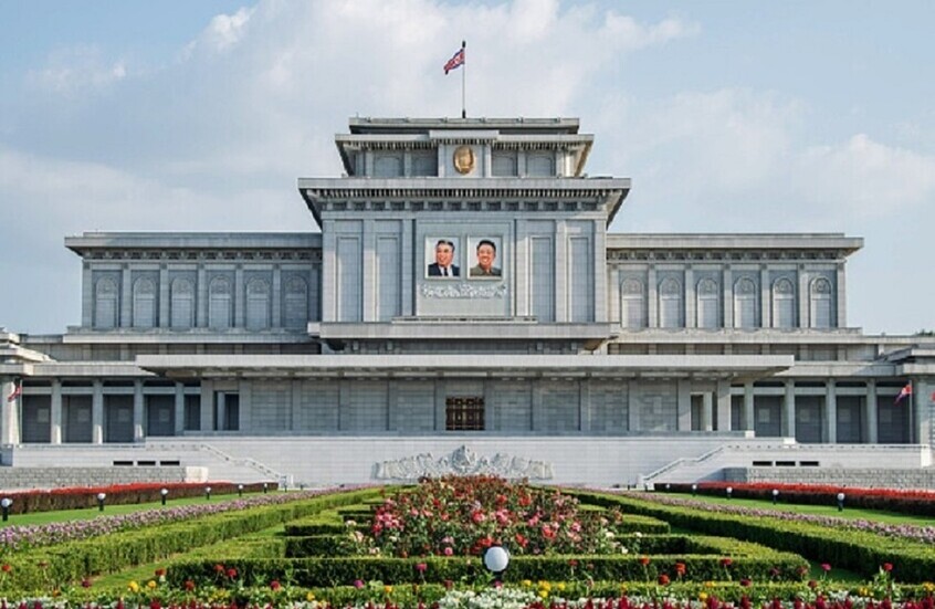 زعيم كوريا الشمالية يزور ضريح العائلة في الذكرى الـ80 لتأسيس حزب العمال