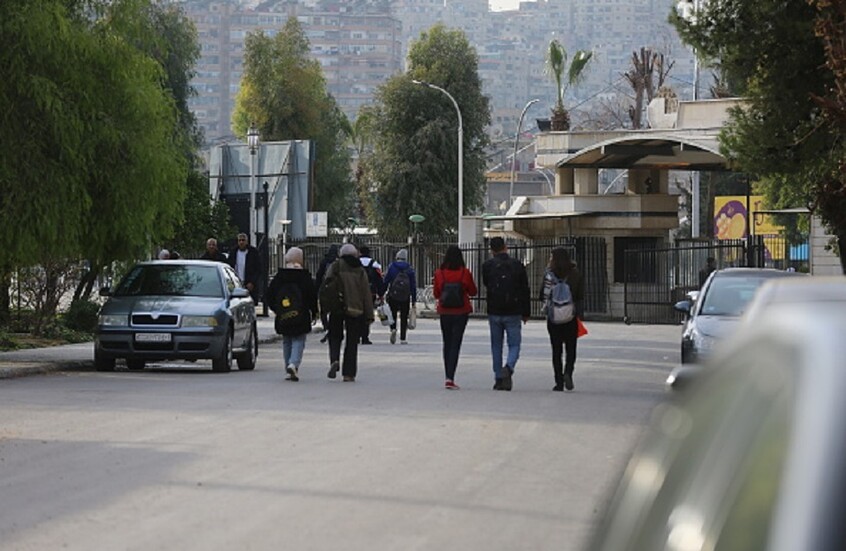 سوريا.. مسلحون يلقون قنبلة على عميد كلية الآداب بجامعة دمشق في مكتبه